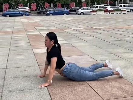 蜂巢蜜怎么处理才能吃 28defce980a2d0610e4e882e36db07b2~tplv-dy-resize-origshort-autoq-75:330.jpeg?x-expires=1974787200&x-signature=PFZ8TugR6pNIM384gpWgNYZfEvw%3D&from=4257465056&s=PackSourceEnum_AWEME_DETAIL&se=false&sc=cover&biz_tag=pcweb_cover&l=021659429779599fdbddc0100fff0030ac3b35e0000005b6c74d3