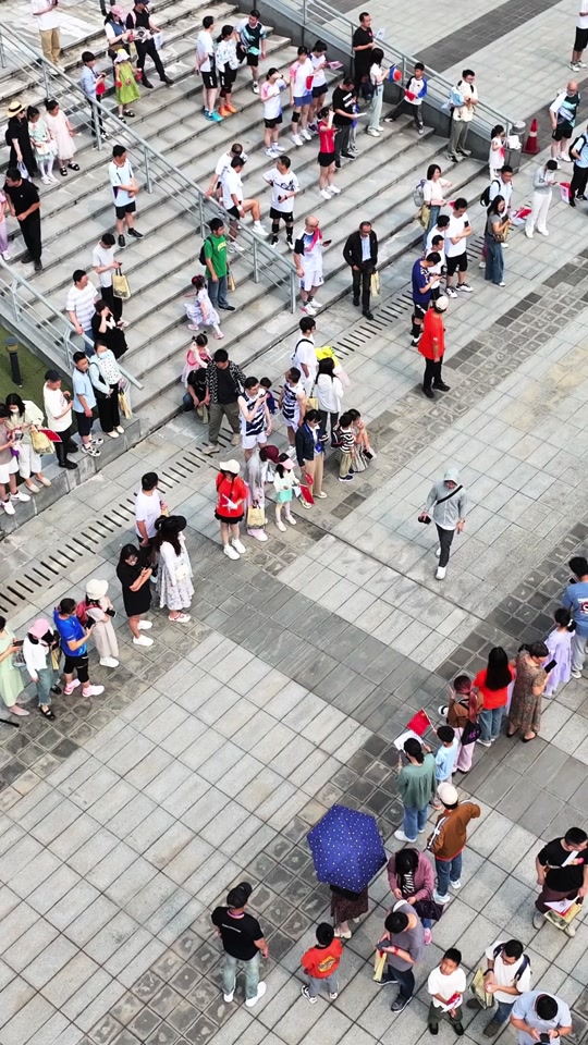 东南大学：在#六一儿童节 大朋友带小朋友回校重温 #升旗仪式 #校友返校节 #东南大学122周年校庆