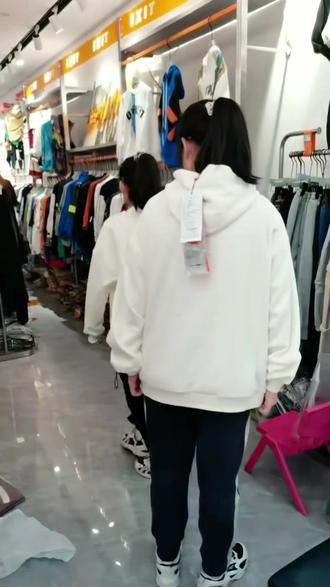 有没有推荐好看的影视作品 4083fff00d4543b1b2f0550e31f74369_1695856460~tplv-dy-resize-origshort-autoq-75:330.jpeg?biz_tag=pcweb_cover&from=3213915784&s=PackSourceEnum_AWEME_DETAIL&sc=cover&se=false&x-expires=2012227200&x-signature=45XeFpsCey%2BvhrUCcoEzqVCunxQ%3D