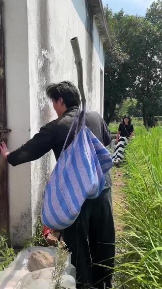 不敢接触社会怎么办 4bbe9e23b9524bfe8c04b07aa55d55b3_1662822871~tplv-dy-resize-origshort-autoq-75:330.jpeg?biz_tag=pcweb_cover&from=3213915784&s=PackSourceEnum_AWEME_DETAIL&sc=cover&se=false&x-expires=2005138800&x-signature=Z2%2Bff5YhwFzqx9Y0Os9WBshCuM8%3D