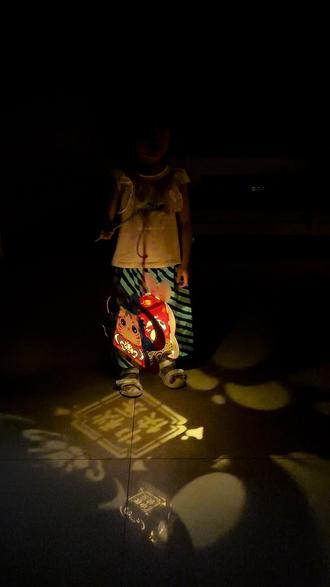 灯笼手工制作视频大全 550ff2c377d84b7b85afca4db21a4188_1695465800~tplv-dy-resize-origshort-autoq-75:330.jpeg?biz_tag=pcweb_cover&from=3213915784&s=PackSourceEnum_AWEME_DETAIL&sc=cover&se=false&x-expires=2010902400&x-signature=IMkSQmRa6JGzyAQ7mOYnx2bSrxM%3D