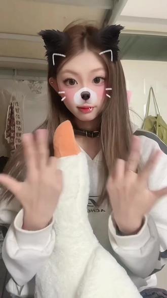 抖音直播真人不出镜有影响吗 562427eafa0b49f0917c0396c517cf08_1695197301~tplv-dy-resize-origshort-autoq-75:330.jpeg?biz_tag=pcweb_cover&from=3213915784&s=PackSourceEnum_AWEME_DETAIL&sc=cover&se=false&x-expires=2012630400&x-signature=AhH%2Fnjrb52WbGDVlhiB1xyKcTY8%3D