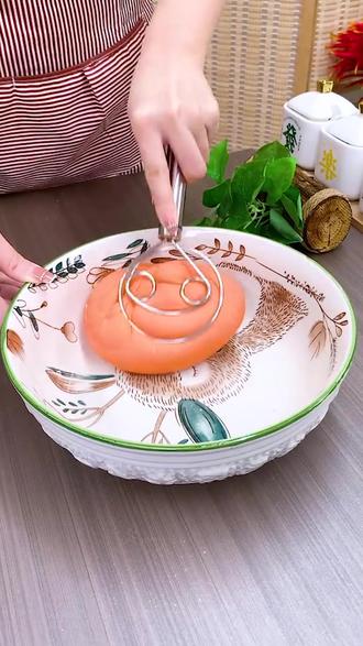 最火爆的厨房神器锅刷 569df021dcaa40b6b0c2385d6004a1c0_1695996587~tplv-dy-resize-origshort-autoq-75:330.jpeg?biz_tag=pcweb_cover&from=3213915784&s=PackSourceEnum_AWEME_DETAIL&sc=cover&se=false&x-expires=2011406400&x-signature=XxK4%2FeKontCc5M%2BbhUB834brino%3D