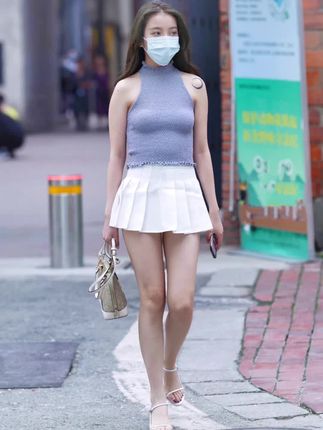 微胖牛仔裤穿搭女街拍 5d4b92a7fd8b4729bf8c2ecb2f54a577~tplv-dy-cropcenter:323:430.jpeg?biz_tag=pcweb_cover&from=3213915784&s=PackSourceEnum_PUBLISH&sc=cover&se=true&sh=323_430&x-expires=1982937600&x-signature=LRUqJnnHWAdIpXy7MhPSxDnc2ZE%3D