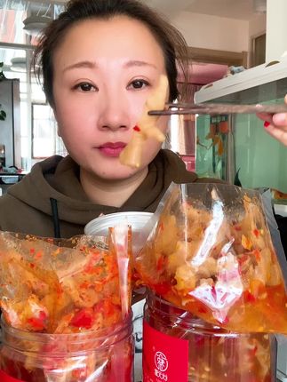 老王家的儿子最新视频 7201e23858ac4033a425735d71fa2cfb~tplv-dy-cropcenter:323:430.jpeg?biz_tag=pcweb_cover&from=3213915784&s=PackSourceEnum_PUBLISH&sc=cover&se=true&sh=323_430&x-expires=1987840800&x-signature=UcN%2FrhaY77mlU6NAxfz40kZA3%2Bg%3D