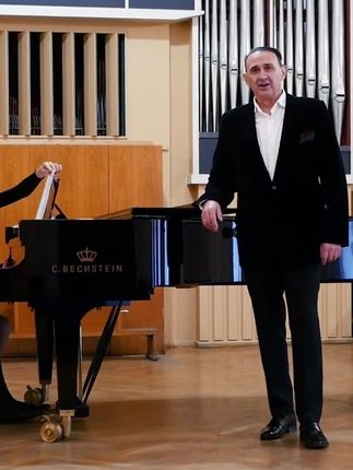 今日新闻直播现场 c2ec5b44514345d2878c86bf5d2857d7_1669267190~tplv-dy-cropcenter:323:430.jpeg?biz_tag=pcweb_cover&from=3213915784&s=PackSourceEnum_PUBLISH&sc=cover&se=true&sh=323_430&x-expires=1998655200&x-signature=gxQCCjiAWX4e%2BFnUtBjNWO9Dbto%3D