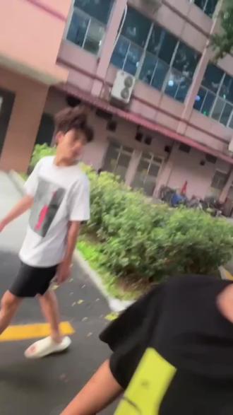 普通锅蒸米饭需几十分钟 oEDMQCubwlOIKoA9MAJlICeDq1enhJgAAFblOB~tplv-dy-resize-origshort-autoq-75:330.jpeg?biz_tag=pcweb_cover&from=3213915784&s=PackSourceEnum_AWEME_DETAIL&sc=cover&se=false&x-expires=2012576400&x-signature=juxo3nfvq16lZnKDmlxEXiv9SD8%3D