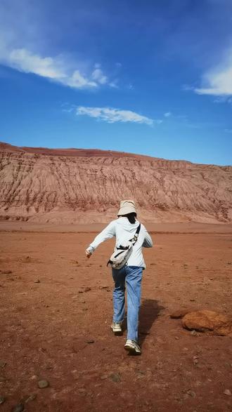 好看墙壁纸推荐 oIKA1FEnKC4evWb8DV9ffAIOBBjHbRQAH7QNhU~tplv-dy-resize-origshort-autoq-75:330.jpeg?biz_tag=pcweb_cover&from=3213915784&s=PackSourceEnum_AWEME_DETAIL&sc=cover&se=false&x-expires=2012259600&x-signature=2JJ94mK4izw6dGgLfKUQm4d0ABU%3D