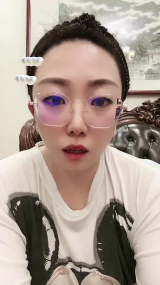 跳舞视频最火抖音 oMWfZAB8EleCiVYcaNALoIBZxwqKozuw1BhgAA~tplv-dy-resize-origshort-autoq-75:330.jpeg?biz_tag=pcweb_cover&from=3213915784&s=PackSourceEnum_AWEME_DETAIL&sc=cover&se=false&x-expires=1987455600&x-signature=R5hF6HqgeneaqdJWo3P1zExWfc8%3D