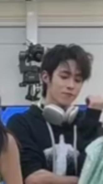 香港最出名的男明星 oMWneCf7YBKV8vN9EAzBDb2Kahf7JIALGBr7AA~tplv-dy-resize-origshort-autoq-75:330.jpeg?biz_tag=pcweb_cover&from=3213915784&s=PackSourceEnum_AWEME_DETAIL&sc=cover&se=false&x-expires=2012274000&x-signature=Zn1ATf6GC2BJN0WUSGJypFGyH4M%3D