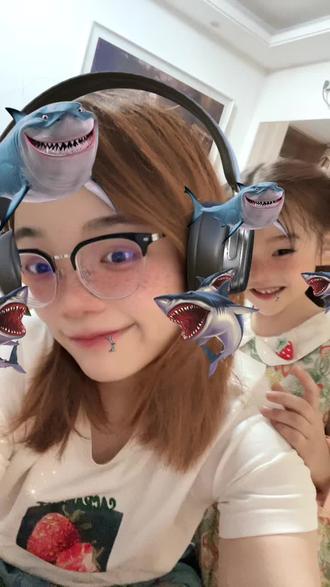 鲨鱼一家视频完整版 oQ5BtXJ4Gr7EH8BB5NAfzhAPRAxG6E7Cwf2f2v~tplv-dy-resize-origshort-autoq-75:330.jpeg?biz_tag=pcweb_cover&from=3213915784&s=PackSourceEnum_AWEME_DETAIL&sc=cover&se=false&x-expires=2009325600&x-signature=hve1KF0j342zEFnZ6K7FQHBw%2FUw%3D