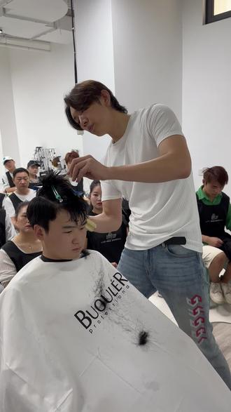 民法典对物业管理的规定944条 oQEutdXgzIARnLPqAPfBC1eKvBNtyYAEhSgQAh~tplv-dy-resize-origshort-autoq-75:330.jpeg?biz_tag=pcweb_cover&from=3213915784&s=PackSourceEnum_AWEME_DETAIL&sc=cover&se=false&x-expires=2011230000&x-signature=Nac11FebuIojk94%2Fxq7NxUa54hk%3D