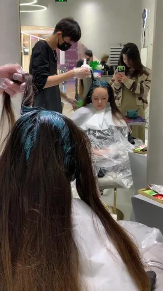 苹果新品发布会iphone 15解读 oQSHaAF1gGCoUDQKoG8bBCApyEeVfCIf7MnJBU~tplv-dy-resize-origshort-autoq-75:330.jpeg?biz_tag=pcweb_cover&from=3213915784&s=PackSourceEnum_AWEME_DETAIL&sc=cover&se=false&x-expires=2010715200&x-signature=rJMPn%2FQVWhgH1PWEjPylx4mU7aY%3D