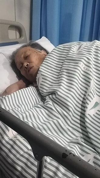 中药怎么喝才能不那么苦 oQjnBbUenBnJeGmBWxD5eXEx4CaIw7OAWk7PaA~tplv-dy-resize-origshort-autoq-75:330.jpeg?biz_tag=pcweb_cover&from=3213915784&s=PackSourceEnum_AWEME_DETAIL&sc=cover&se=false&x-expires=2008965600&x-signature=jT3FoKn5xzi10w4bTmsYWHQWTFI%3D