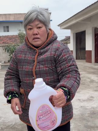 婆媳 oQvGIEDnsebBVqnE4HfjB8IQe18bq7A4GhCj9A~tplv-dy-cropcenter:323:430.jpeg?biz_tag=pcweb_cover&from=3213915784&s=PackSourceEnum_PUBLISH&sc=cover&se=true&sh=323_430&x-expires=1993374000&x-signature=fMI3Vjln%2BEPG8jpiR0%2FMBaIv7SM%3D