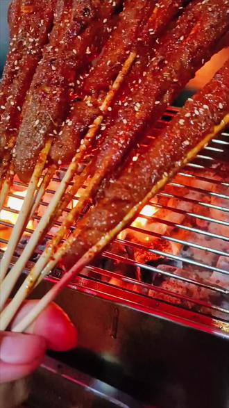 烧蒜蓉粉丝 oche7QIHL0vTZdz4BgtrfCANCqEBwHP4A6gyVA~tplv-dy-resize-origshort-autoq-75:330.jpeg?biz_tag=pcweb_cover&from=3213915784&s=PackSourceEnum_AWEME_DETAIL&sc=cover&se=false&x-expires=2010337200&x-signature=8g6v0CG8o3CPiW4cX%2BIyYh%2BVLys%3D