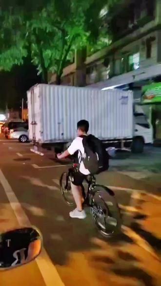 风筝电视剧吃鸡片段 owG9M2hrDNBqObCYAPRm64gEzNArfABwVB0kfI~tplv-dy-resize-origshort-autoq-75:330.jpeg?biz_tag=pcweb_cover&from=3213915784&s=PackSourceEnum_AWEME_DETAIL&sc=cover&se=false&x-expires=2009426400&x-signature=4g1PcJ2TrwIY37YyVstLKMj72C4%3D