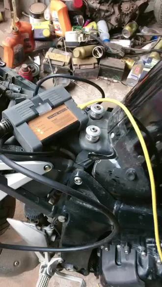 宝马k1200R消故障码。