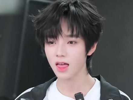 镜头被砍镶边站位,却凭8秒舞台封神,七番直接逆袭一番! #王橹杰 #人物故事 #抖音精选 #抖音精选计划 #TF家族