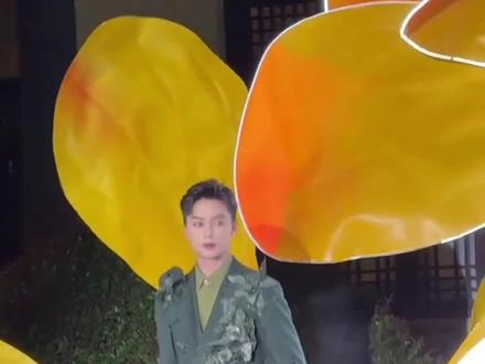 4月12日~2026抖音直播繁花盛典晚宴现场回顾~1204桂花男昊文惊艳登场,一身军人风骨,帅气爆棚💥精致佳肴相伴,文宝云端相随,暖意融融🌞@昊文🍊星城 @昊文生活号🍊 #繁花盛典晚宴#昊文星城的圈子