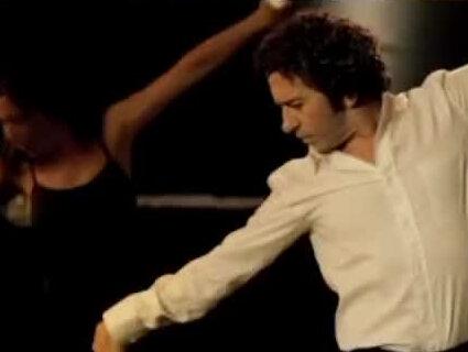 路滋•卡莎尔 Luz Casal
让自由的艺术和音乐本质美的旋律冲破表现的樊篱 给思想与心灵以自由#前奏一响拾起多少人的回忆 #热门音乐🔥 #音乐分享 #经典歌曲 #怀旧经典