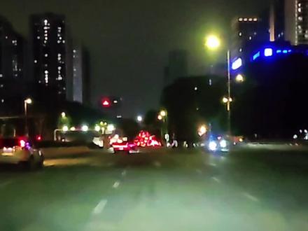 #小精灵 又又来了!@大头爷🔥
#同城优先推荐 #夜景 #交友不慎