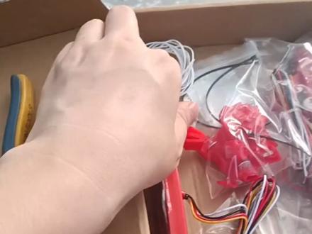 尾灯改装,启动扫描流水转向灯。自己动手满足改装欲望。不用破线、逸动plus保姆级改装教程。
#逸动plus #灯光秀 #流水转向尾灯改装