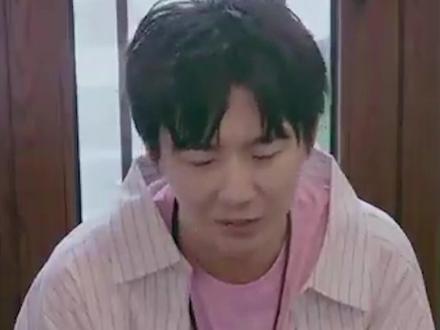 明星们也太能熬了吧……一天只睡两个小时是怎么做到的?#何炅 #刘宇宁 #张艺兴 各有各的熬法😂#娱乐评论大赏