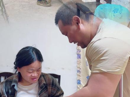 老傅总会给我意想不到的惊喜,夫妻过日子就是相互包容,相互迁就,没有天生就合适的两个人,只有彼此珍惜两个人的心就会越靠越近,#我的乡村生活 #励志夫妻 #乡村守护人