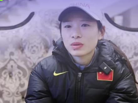 2026仁寿半马,董国建将为张德顺领跑。去年,张德顺正是在这条赛道上跑出1小时07分55秒,刷新了中国半程马拉松最好成绩,今年她能否再创佳绩,自然成为关注的焦点。然而,刚刚完婚、训练周期较短,也让她的备战充满变数。张德顺坦言,赛前状态并不理想。“磨”了两年,获得的董国建为她领跑的机会,明天是否会留下些许遗憾?
#跑步经纬 #仁寿半程马拉松 #张德顺