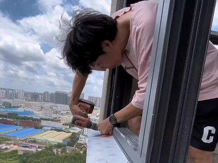 阳台封窗,外沿贴砖时间久了怕掉落,做挡水板看起来更美观#断桥铝门窗 #断桥平开窗 #门窗定制安装 #断桥铝落地窗效果图