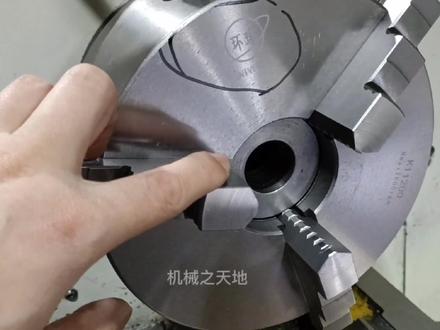 三爪不正了,看老师傅是如何修正卡爪的,而且还保证在2丝以内