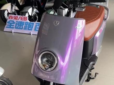 台铃爆款K10超能版终于来了。一款集实力与颜值为一体的新国标电动车,具有精准显示导航定位及语音播报功能,自动感应蓝牙解锁,还可以连接蓝牙播放音乐