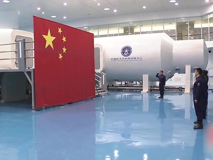 中国首批航天员邓清明:坚持训练20年,却从没上过太空