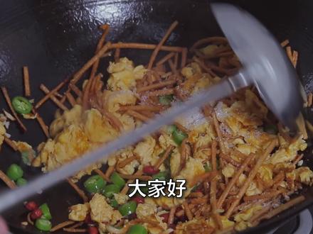 #家常菜 馓子和鸡蛋一起炒,没想到这么好吃,2分钟出锅,真的超级美味#馓子 #炒鸡蛋 #美食推荐 @DOU+小助手