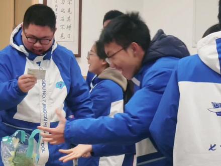 学期末,七中菁才变着“花”样宠学生😘😝🥦#七中菁才 #仪式感 #校园生活 #小惊喜