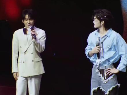 未来我们一直都会在|D3 ❤️澳门演唱会Day3|郝熠然×云旗(官摄)
🍀暖心告白|我们一直都在
角色赠予他一张全新的人生体验卡,
让他开启新的旅程,也让我们相遇。
一句“他们在哪里?”的温柔提问,
换来了全场热烈的回应,
也让他许下了最坚定的承诺:
“只要大家想见我,我就会在。
这只是开始,未来我们一直都会在。”✨
#郝熠然 #云旗 #云熠 #澳门演唱会