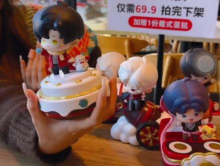 黎深的kfc玩具好萌 #恋与深空 #恋与深空kfc联动