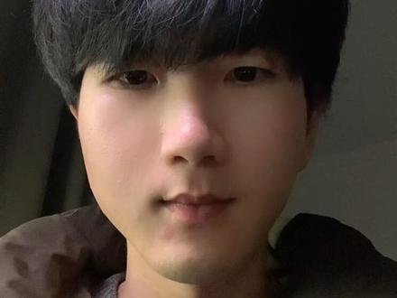 同唱一首《月牙湾》,飞儿乐队三代主唱你最喜欢哪个版本?#月牙湾 #飞儿乐队 #韩睿 #小羽 #詹雯婷