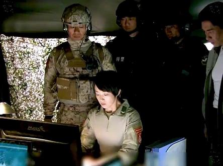 叶寸心成功破解电脑密码,找到研究所秘密逃生通道 #火凤凰 #军旅