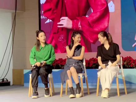 来自于三门一线小滨滨拍摄视频,戏迷互动环节!@小渣渣渣渣 💙 #浙江小百花越剧团 #陈丽君 #谁说戏曲不抖音