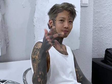 选择一种风格本身就是一种勇敢 坚信下去才是自信!#通辽发型师 #懂你的发型师 #附近哪里做头发好 #通辽哪里剪发好