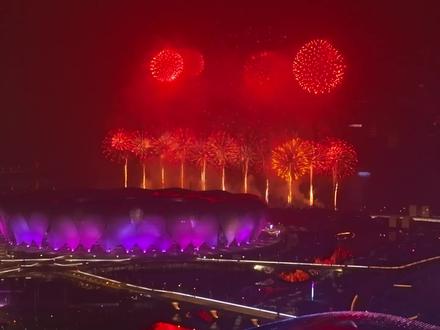 杭州奥体中心迎亚运烟花秀,2023年9月23日欢迎世界各地的朋友来杭州共聚亚运盛会!#杭州烟花大会 #祝大家元宵节快乐团团圆圆 #遇见美好杭州