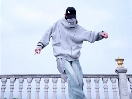 张奕然进行曲来了!!!!#时代峰峻 #张奕然进行曲 #日常练舞记录 #这才是猛男该跳的舞蹈