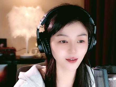 有人说,当你听到一首歌,想到一个人的时候,那这个人肯定对你很重要。这首歌,有你们的故事,那些你无法开口的,歌词都替你说了 #老歌电台 #治愈声音 #冬天的秘密