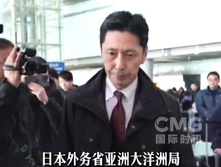 日本外务省亚洲大洋洲局局长金井正彰17日下午抵达北京。面对记者提问,金井正彰一言不发。#外交部回应日本外务省高官访华