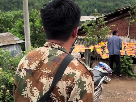 能够遮风挡雨的不只是房子,还有父亲。