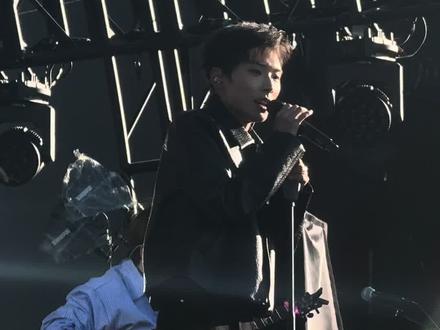 #郑润泽#北京草莓音乐节 郑润泽真男人😭