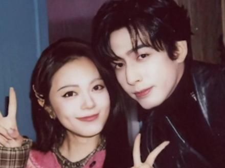 “对视吧 眼神不会说谎”宋威龙x赵今麦下意识总是望向对方,麦麦在视线交错的瞬间又会立马移开视线!总觉得麦麦一直在害羞啊!#宋威龙 #赵今麦 #龙麦