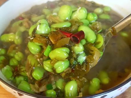 酸菜蚕豆米汤,#蚕豆汤家常做法 #美食
